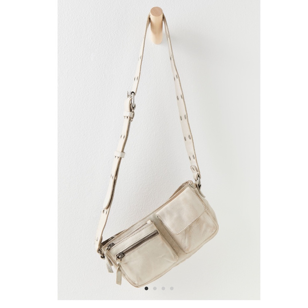 Wade sling bag